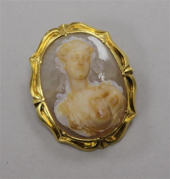 An early 20th century yellow metal mounted oval hardstone cameo, carved with the bust of Cleopatra, 32mm.